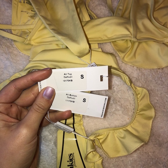 Frankie’s Bikinis Set - Picture 8 of 8